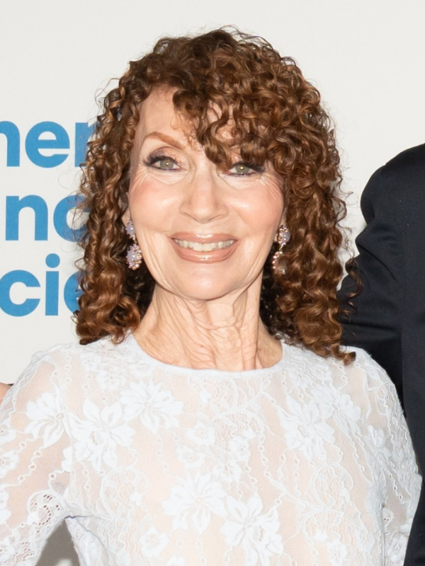 Headshot of Sandy Diamond